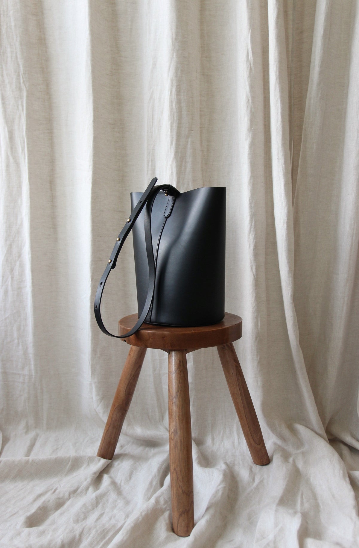 Round leather bucket bag black SJAELV STUDIO